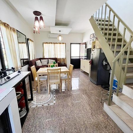 Beach Resorts Walking Distance To The Town House Davao City Eksteriør billede