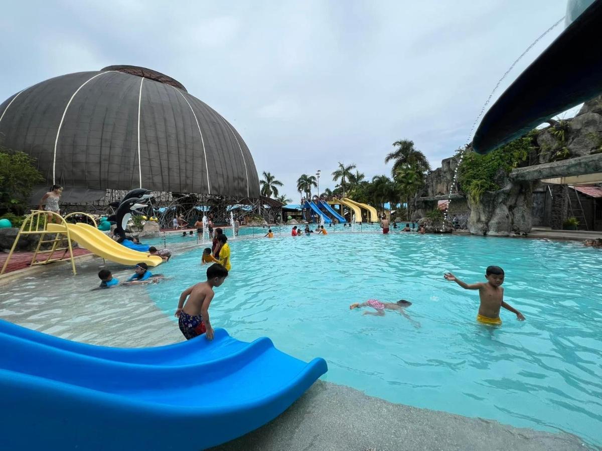 Beach Resorts Walking Distance To The Town House Davao City Eksteriør billede